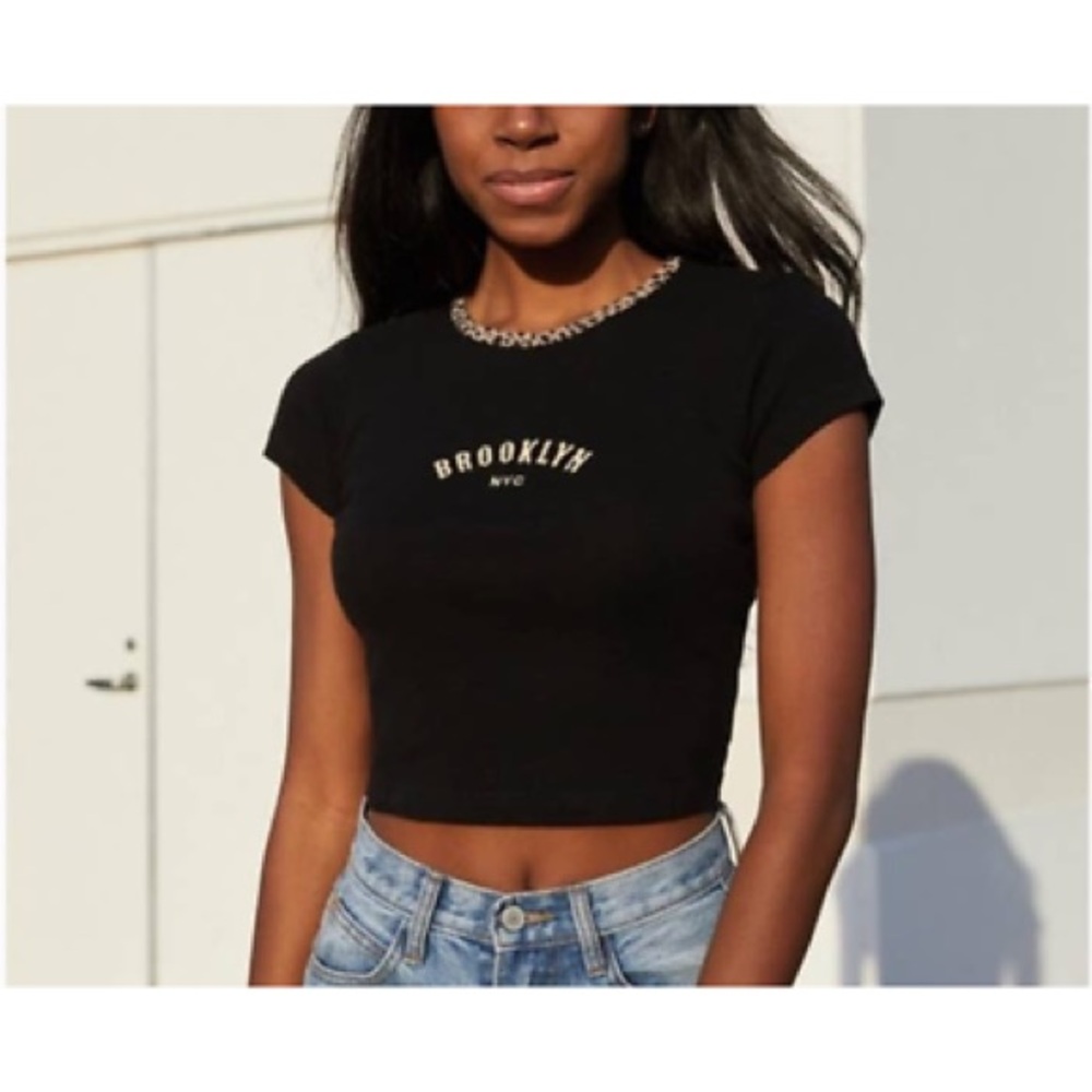Brandy Melville Brooklyn Nyc Cropped Tee